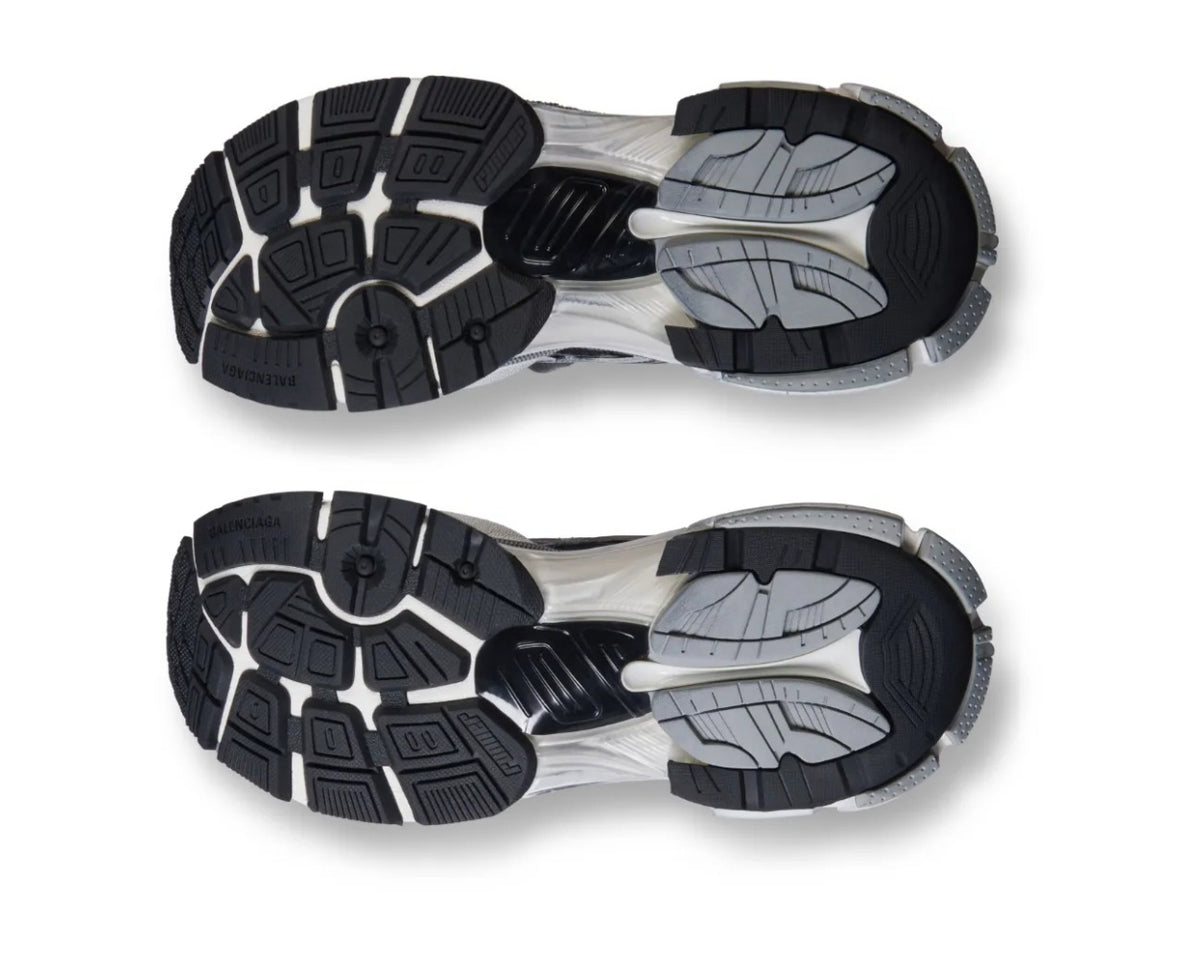 Balenciaga

Runner sneakers with panels